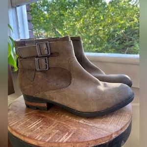 SOREL Lolla™ Waterproof Leather Ankle Boot— Quarry Green— Size 9